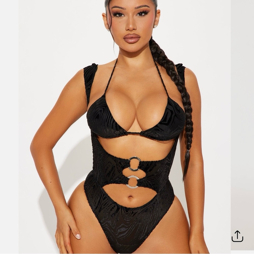 Cut out bodysuit🖤